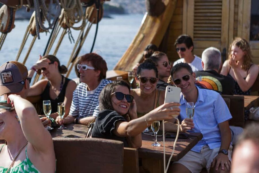 Dubrovnik: Galleon Sunset Cruise with a Live Guide & Drink - Key points to know before sailing