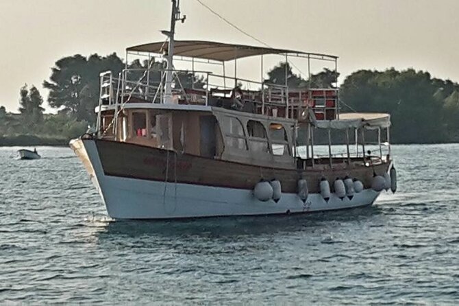 Dubrovnik Islands Boat Tour with Lunch and Unlimited Drinks - The crew and boat atmosphere