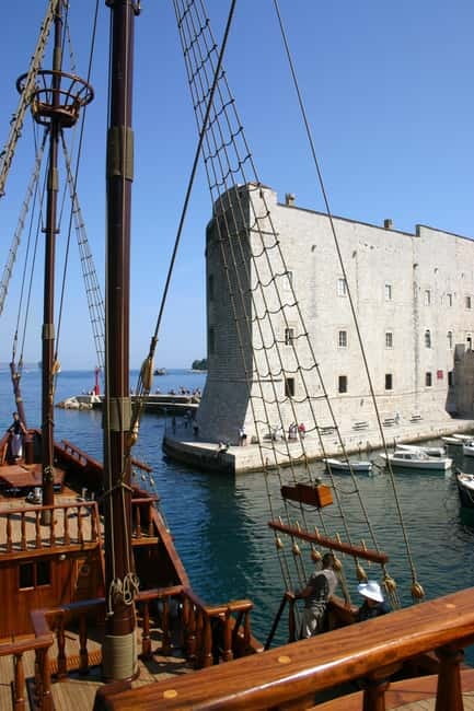 Dubrovnik: Karaka - Game of Thrones Cruise & Walking Tour - Arriving at the Old Town by ship