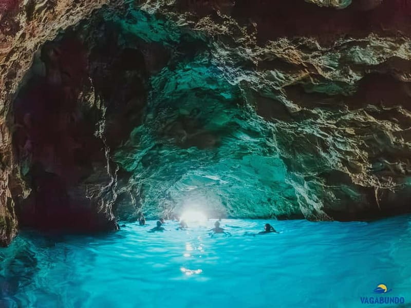 Dubrovnik: Morning Blue Cave speedboat tour with drinks - Guides, drinks, and the feel on board