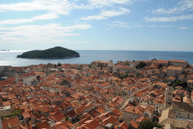 Dubrovnik: Old Town History Walking Tour - Orlando’s Column and the symbols of independence