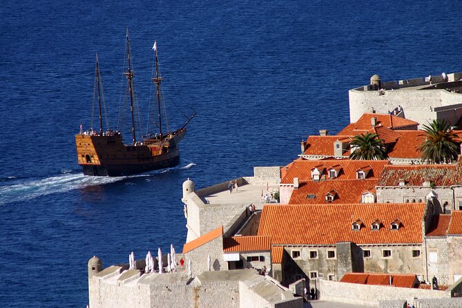 Dubrovnik Old Town Walking Tour and Cruise with Karaka - Who should book this experience?
