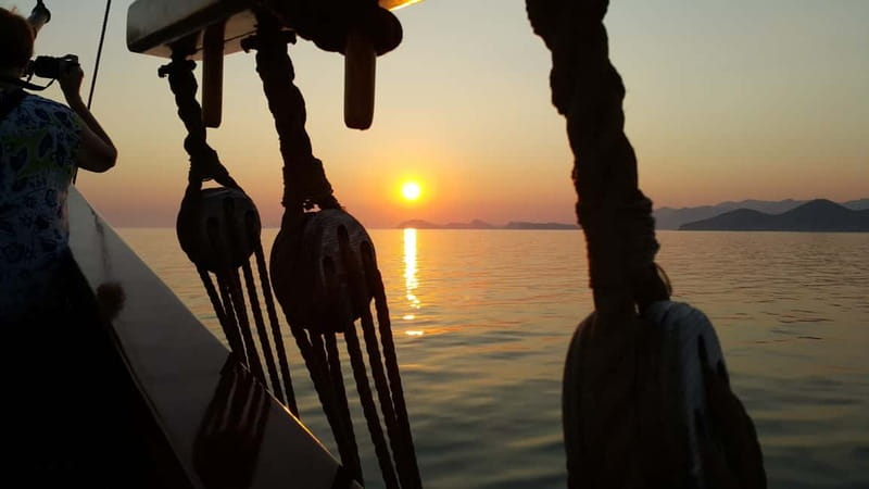 Dubrovnik: Panoramic Sunset Cruise on Karaka Ship - Sailing past Dubrovnik’s ancient walls