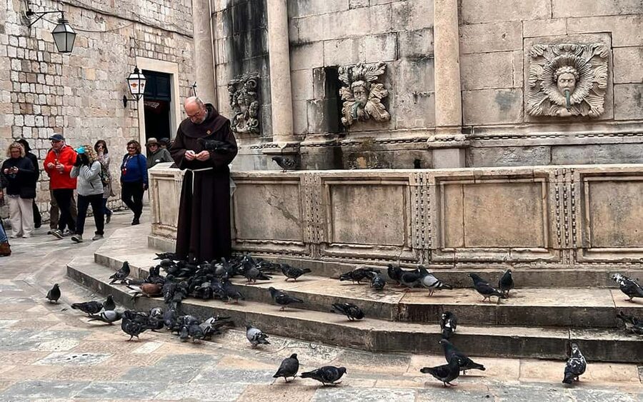 Dubrovnik: Pile Gate & Old Town with Spices and Hidden Gems - Starting at the fountain near Pile Gate