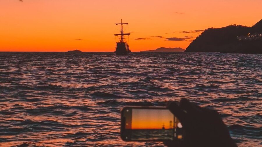 Dubrovnik: Private Boat Cruise at Sunset with Champagne - Meeting at the Old Town Port