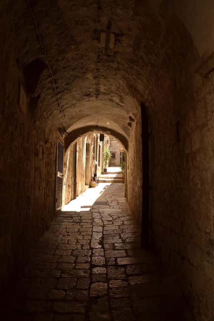 Dubrovnik: Private Game of Thrones Tour: Inside Look - The Old Town locations after the fort