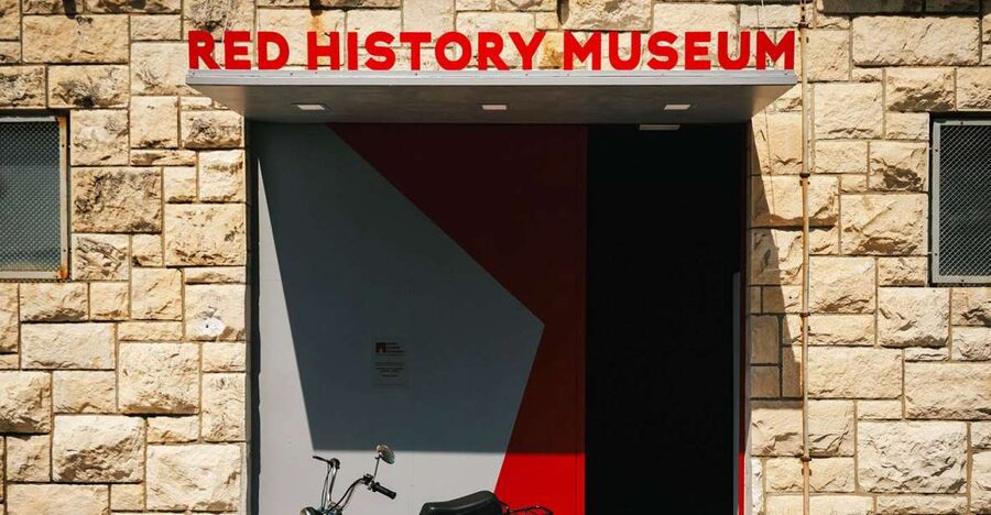 Dubrovnik: Red History Museum Regular Ticket - A reconstructed home from Yugoslavia’s 1970s and 1980s