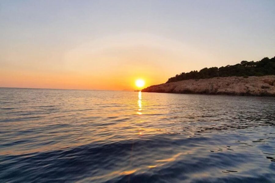 Dubrovnik: Romantic Sunset Cruise - Lokrum Island, caves, and the Red Keep