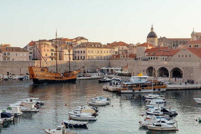 Dubrovnik's History with a Local: the Homeland War Stories Private Tour - Luža Square and the scale of the shelling