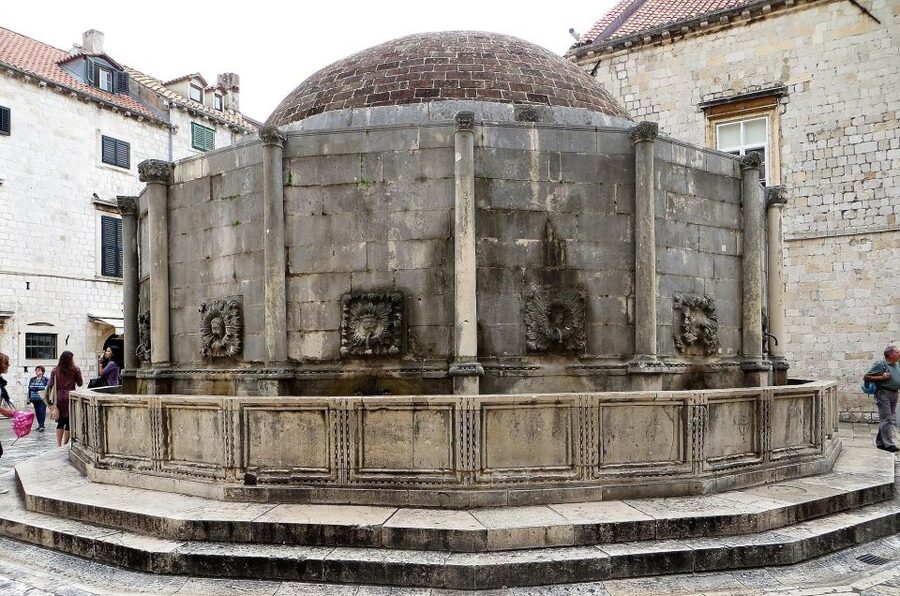 Dubrovnik's Jewish Heritage Tour: Unveiling the Past - Walking Dubrovnik’s streets with a local voice