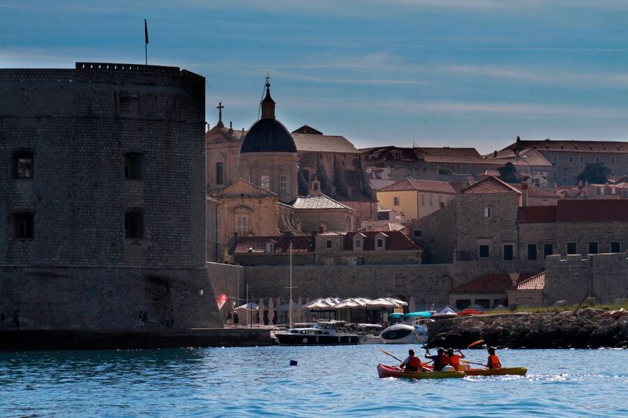 Dubrovnik: Sea Kayaking Tour - What the guides add to the experience