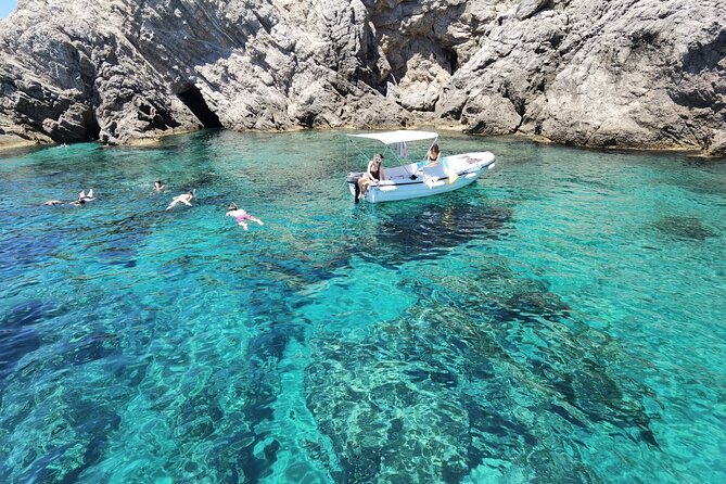 Dubrovnik Self-Drive Boat Rental for up to 6 People - Learning to drive the small boat