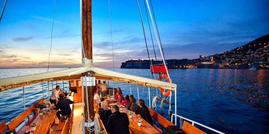 Dubrovnik: Sunset Dinner Cruise around the Old Town - Key points to know before you book