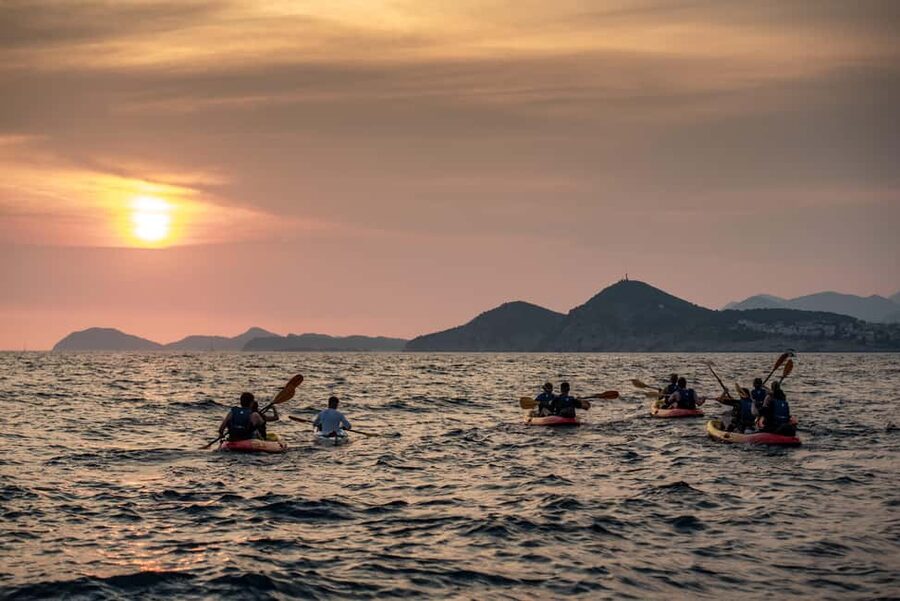 Dubrovnik: Sunset Kayaking and Snorkeling Tour - What to Pack for a Dry and Comfortable Evening