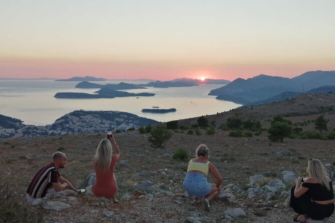 Dubrovnik sunset panorama & wine - Transport and group size make the evening easy