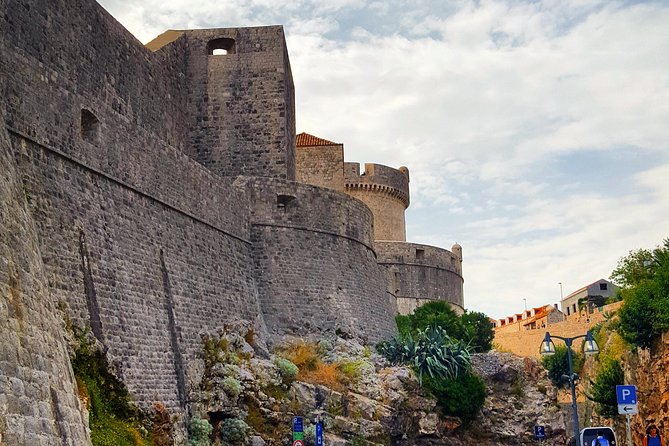Dubrovnik walking history tour - Sponza Palace, a Strong Architectural Stop