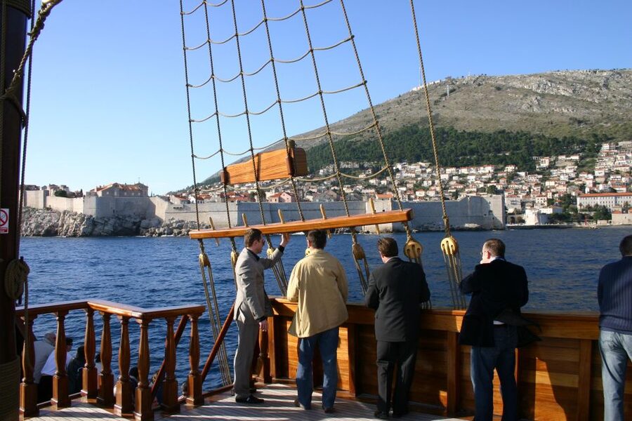 Dubrovnik walking tour and cruise on Karaka ship - Who should book this Dubrovnik experience?