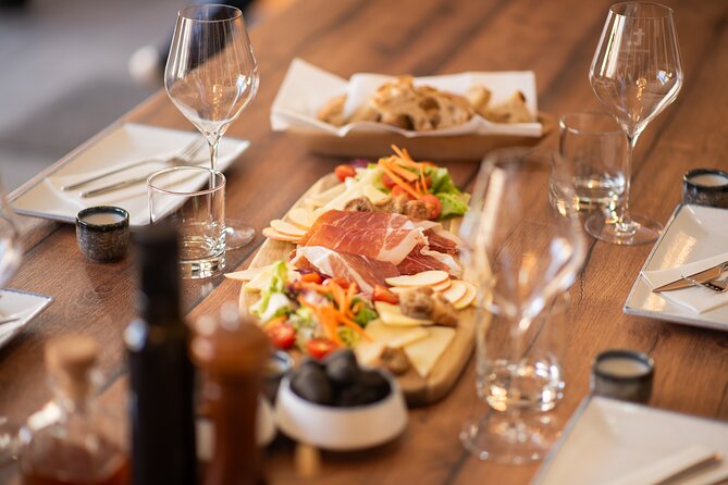 Educational wine tasting in Split - How the tasting unfolds in the glass