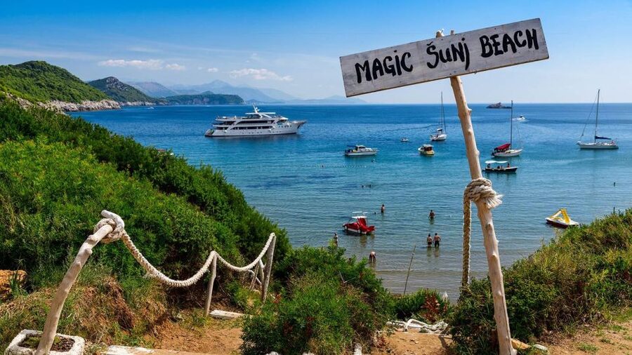 Elaphite Islands Cruise with Local Gastronomy at Captain's H - A nine-hour day built around the sea