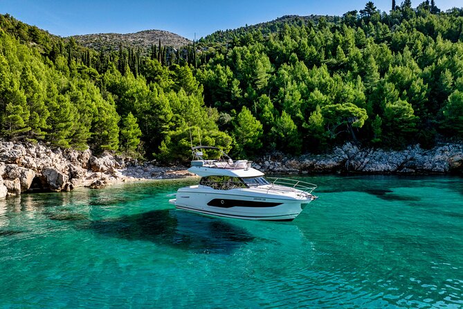 Exclusive Luxury Yacht Tour of the Elaphiti Islands - Seeing Dubrovnik’s walls from the sea