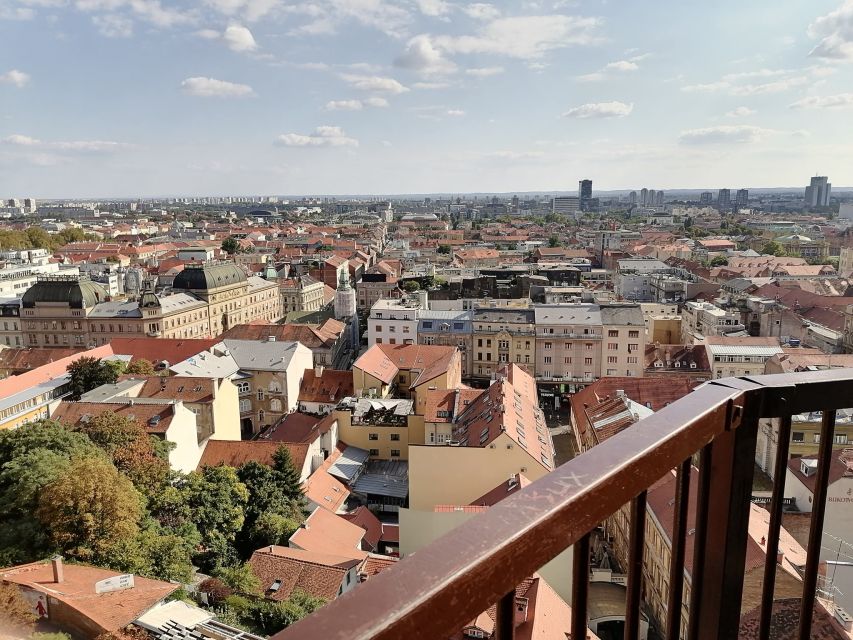 Exclusive old Zagreb walking tour - Lotrščak Tower and photos after dark