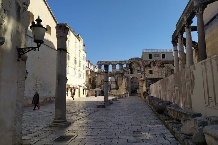 Experience Split History Walking Tour With Local Historian - The guide, group size, and teaching style