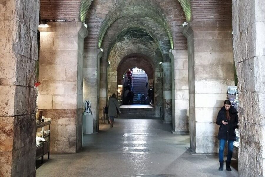 Experience Split History Walking Tour With Local Historian - Peristil, the palace’s grand central square