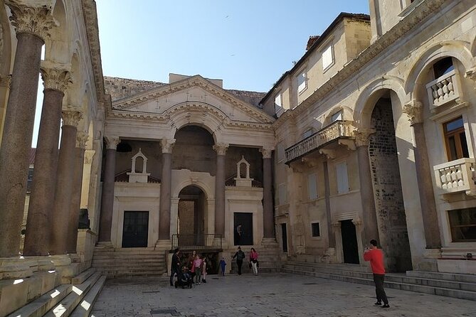 Experience Split With Local Professional Historian - Small Group - The cellars and the Triclinium
