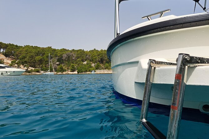 Explore the West coast of the island Brac by BETINA boat - Swimming and snorkeling without a fixed schedule