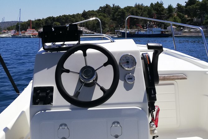 Explore the West coast of the island Brac by BETINA boat - What is included, and what is not