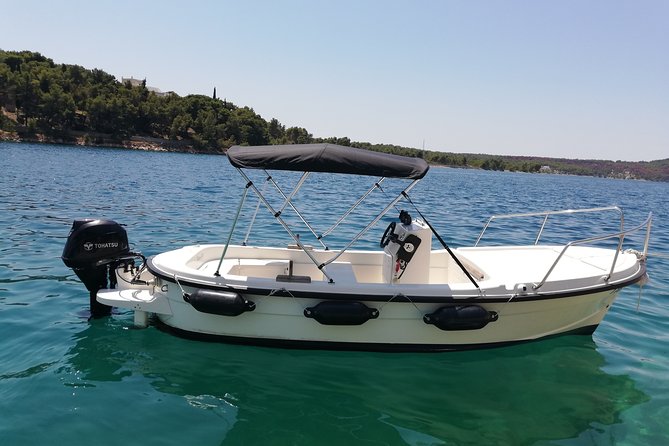 Explore the West coast of the island Brac by BETINA boat - Bobovisca na Moru: a gentle first stop