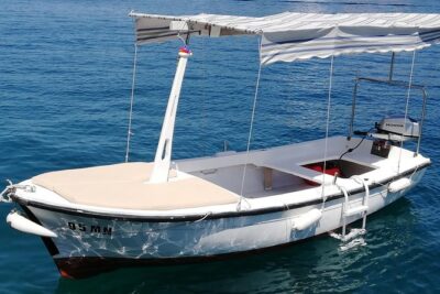 Explore west side of island Brač with Pasara boat – Traditional Dalmatian boat