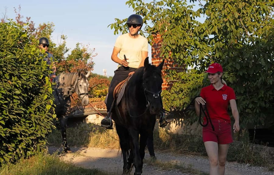 Fazana: Sunset 1-hour Horse Riding in Nature with Guide - Finishing with photos beside your horse