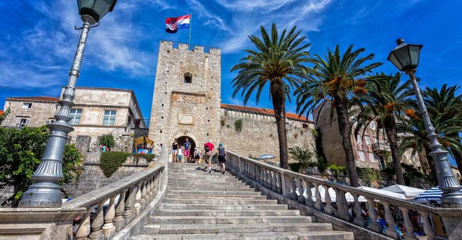 From Dubrovnik: Island of Korčula with wine tasting - Ston: walls, salt, and a short first stop