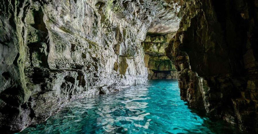 From Fazana: Sea caves, hidden island, cliffs and more... - Sea caves with changing light and dark interiors