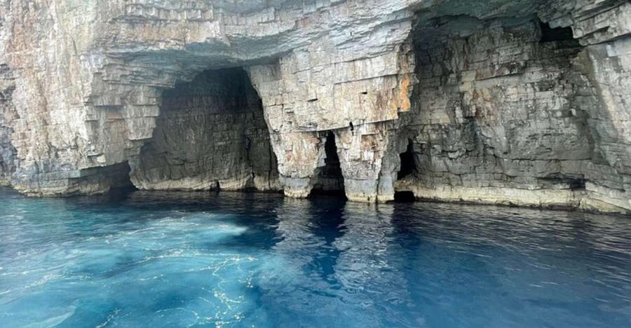 From Hvar: Blue Cave, Green Cave & 5 Islands Speedboat Tour - Budikovac’s blue lagoon begins the swimming
