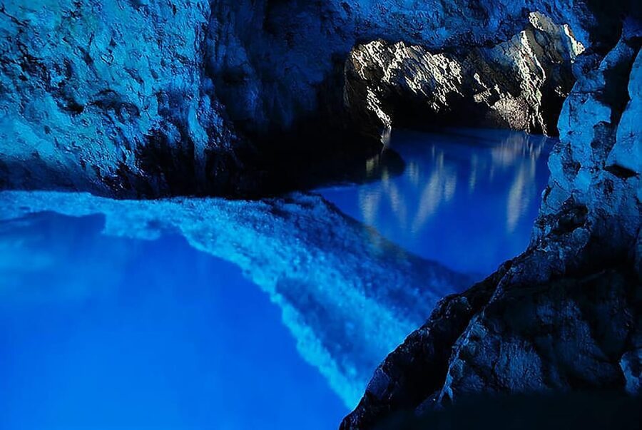 From Hvar: Blue cave group speedboat tour full day - What the speedboat is really like