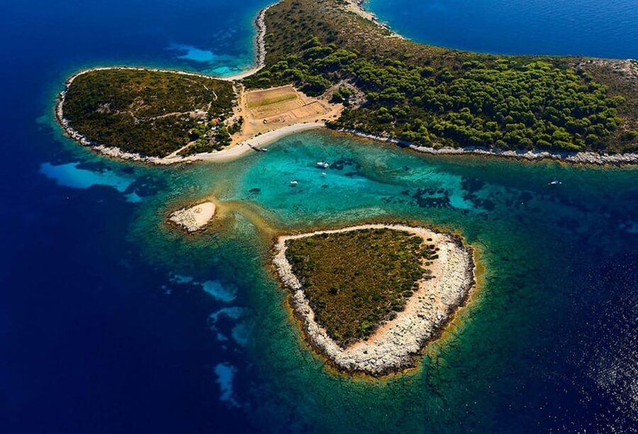 From Hvar: Blue cave group speedboat tour full day - Stiniva Cove requires a swim or a dinghy