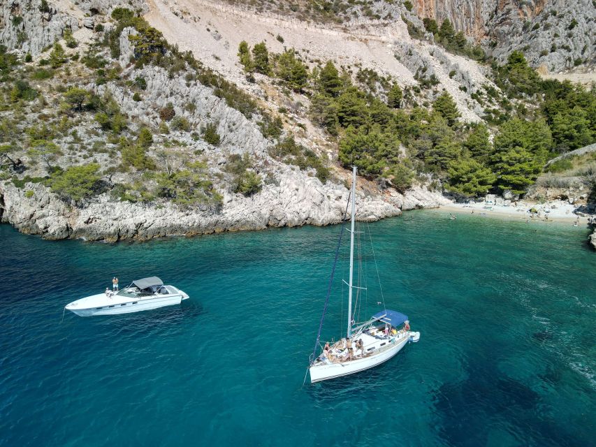 From Hvar: Pakleni Islands & Red Rocks Comfort Sailboat Tour - Lunch in a quiet bay