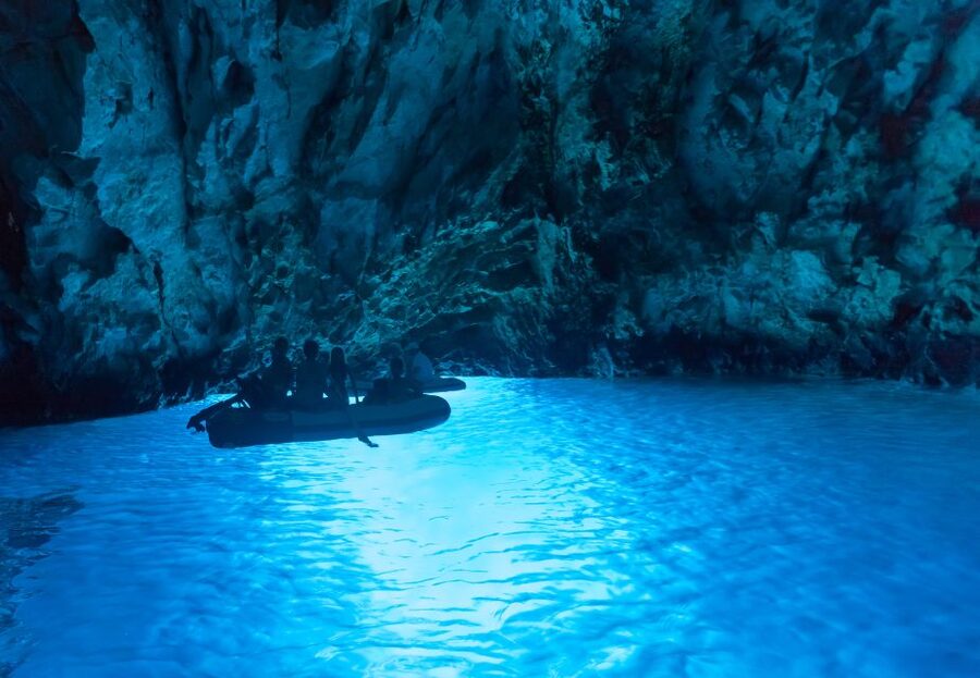 From Omis: Blue Cave & 5 Island Speedboat Tour - Stiniva Cove on Vis: a quick coastal look