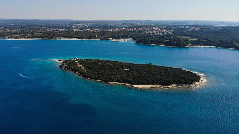 From Pula: Rovinj & NP Brijuni cruise with Red Island visit - Boarding near Pula’s Roman Arena