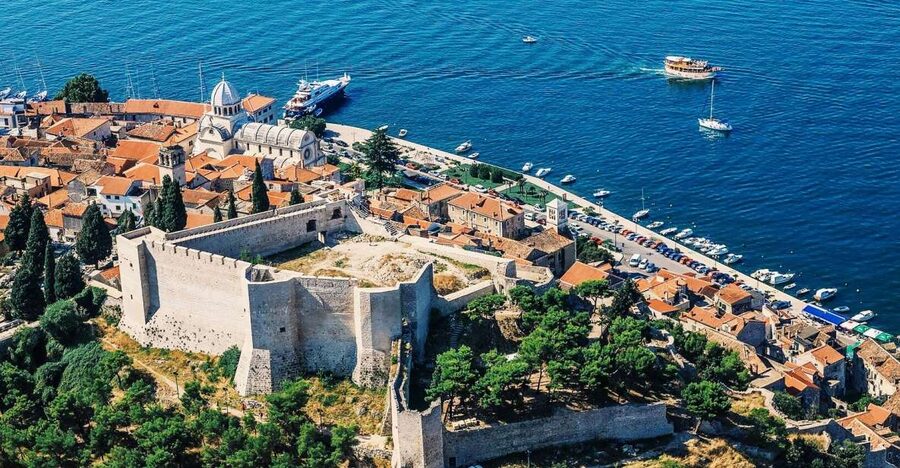 From Sinj: 1.5-Hour Private Flight over Kornati & Šibenik - Trogir and Kaštela Bay from above
