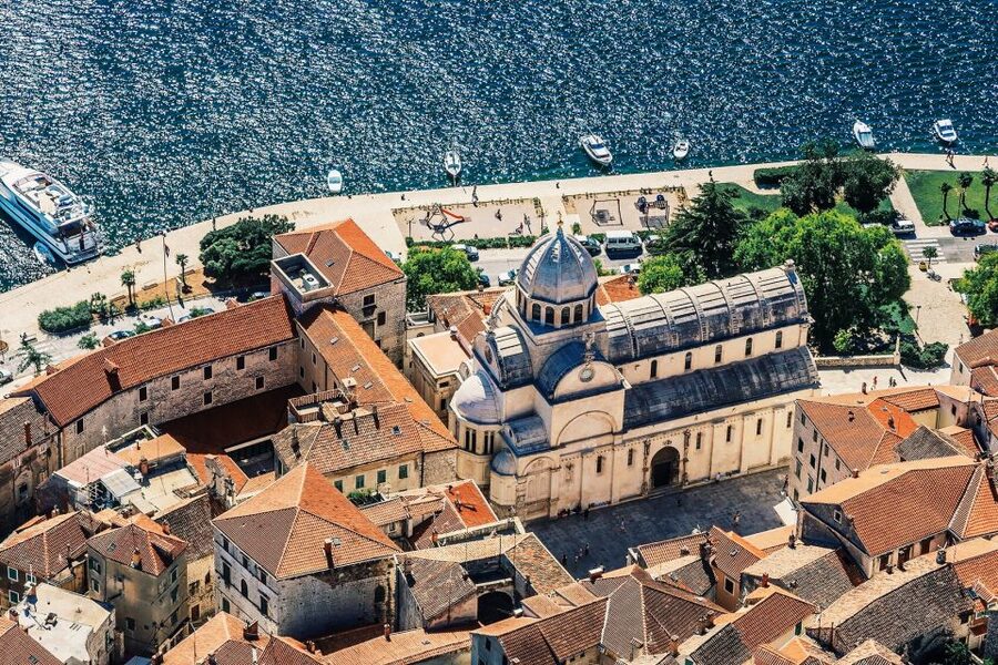 From Sinj: 1.5-Hour Private Flight over Kornati & Šibenik - Taking off from Sinj and crossing Kozjak