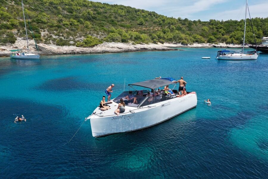 From Split: All-inclusive Blue Cave Tour with Grilled Lunch - Grilled lunch at Milna
