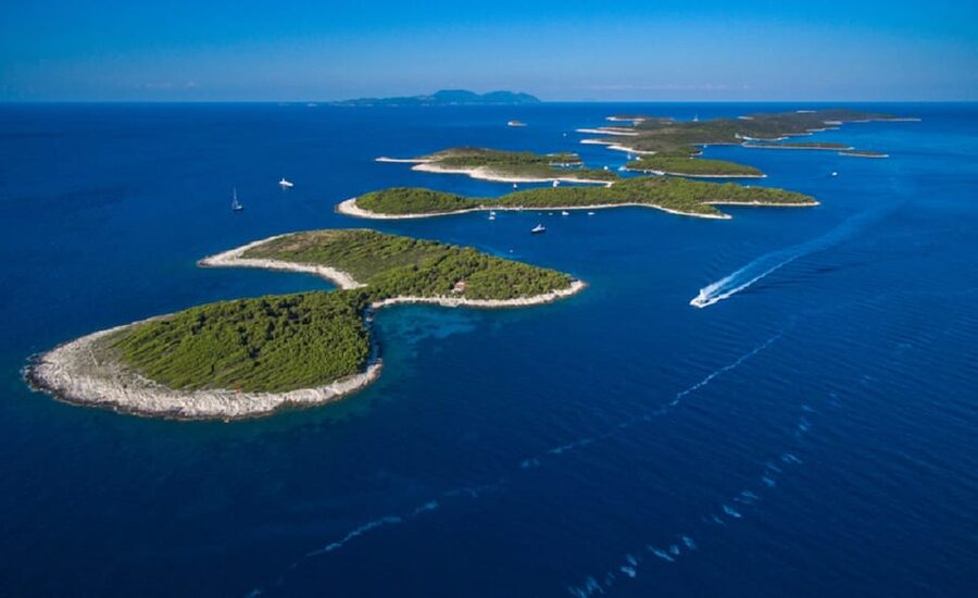 From Split: Blue Cave & 5 Islands Amazing Speedboat Tour - The first 100 minutes: getting out among the islands
