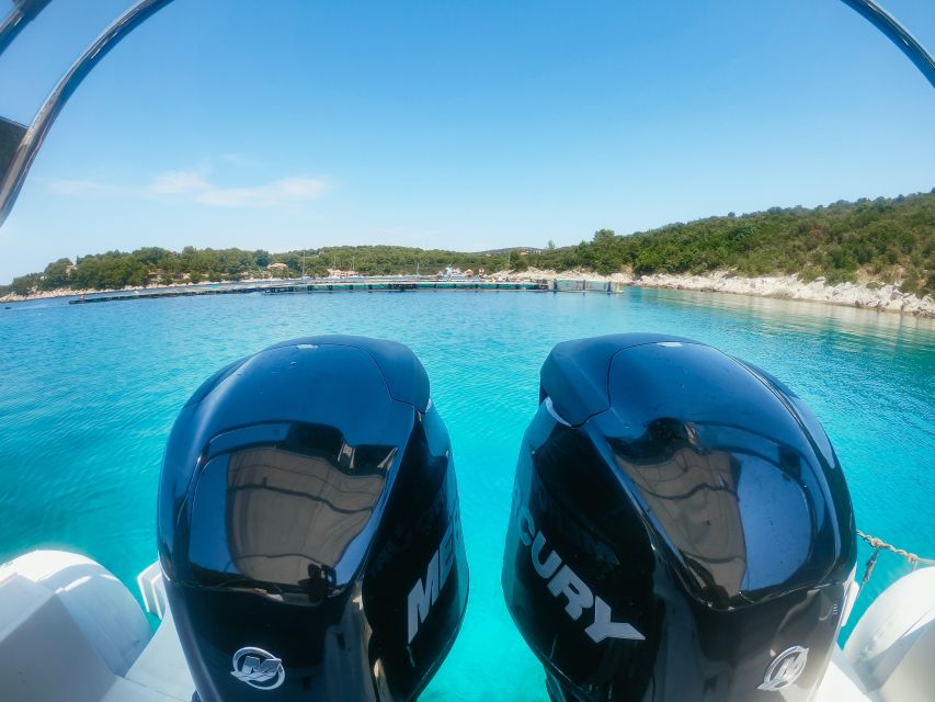 From Split: Blue Cave & 5 Islands with Vis & Hvar Boat Tour - What the skipper adds to the day