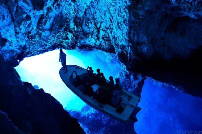 From Split: Blue Cave, Hvar, Mamma Mia, 5 Islands boat Tour - Meeting at Prokurative and setting out early