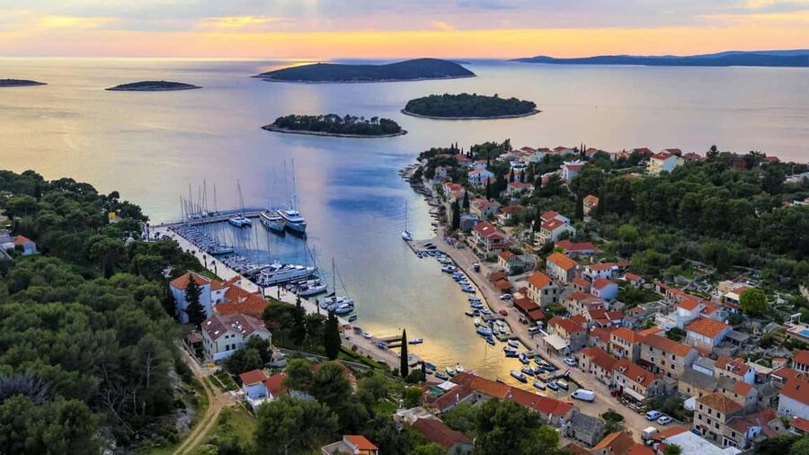 From Split: Blue Lagoon and 3 Island Boat Tour - Blue Lagoon: your first hour in the water