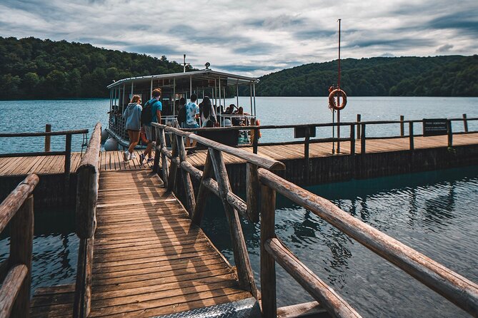 From Split: Self-Guided Plitvice Lakes Day Tour with Boat Ride - Self-guided time versus a guided visit