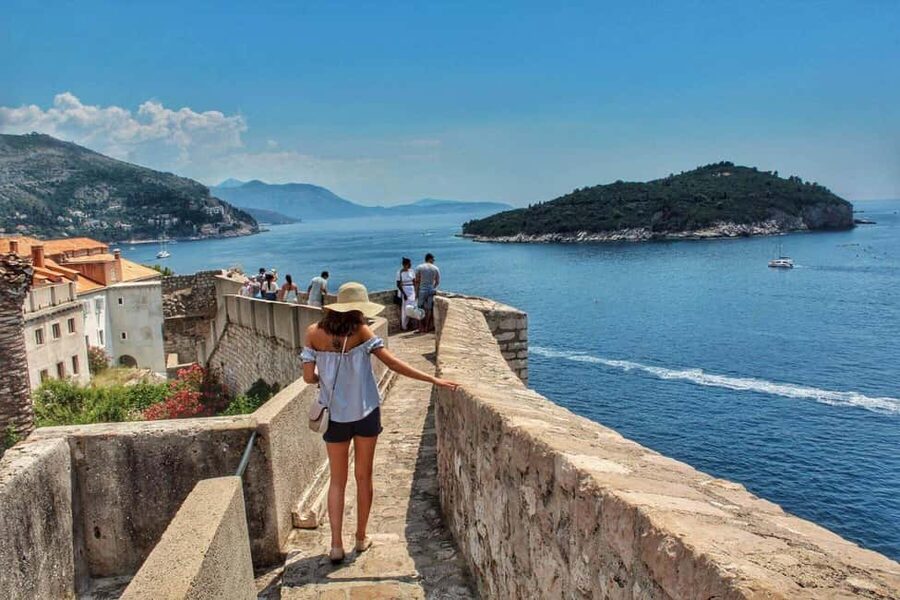 From Split/Trogir: Dubrovnik Guided Tour with a Stop in Ston - Ston: a 30-minute look at the walls